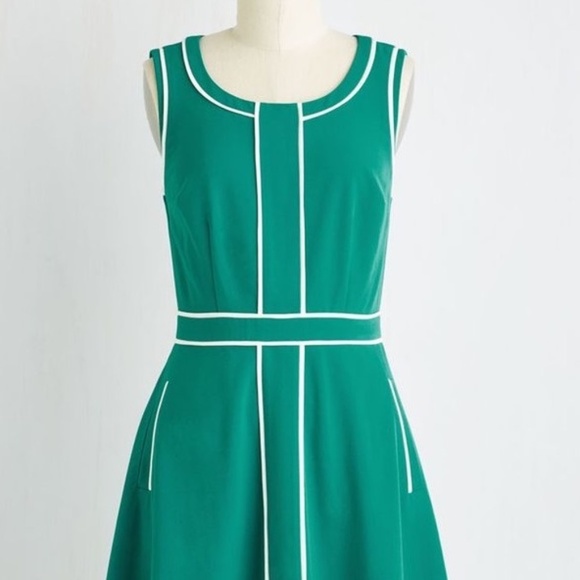 Modcloth "Roving Reporter" Dress in Green - Picture 2 of 3